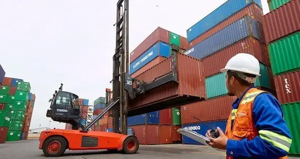 Relación entre el contrato de compraventa y los procesos aduaneros en Perú