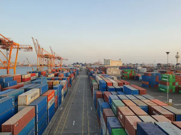 Reshoring vs. offshoring: ¿cuál es la diferencia?